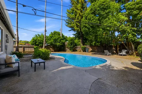 6650 Hogan Dr, Sacramento, CA 95822