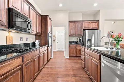 Kitchen - 671 Cathedral Way, Tracy, CA 95304 photo 7 of 8