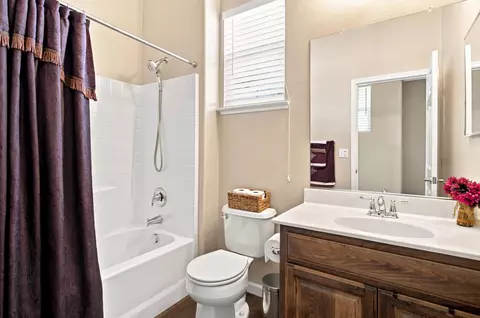 Bath - 671 Cathedral Way, Tracy, CA 95304 photo 1 of 3