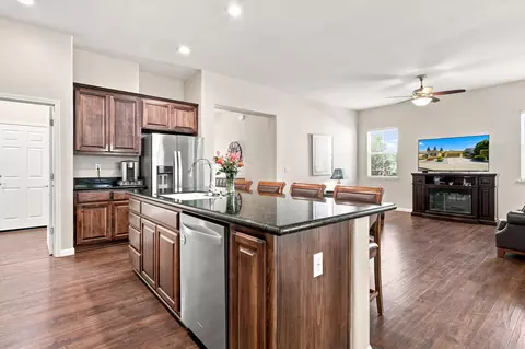 Kitchen - 671 Cathedral Way, Tracy, CA 95304 photo 6 of 8