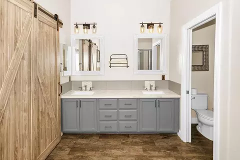 Bath - 2248 Cherry Tree Ln, Riverbank, CA 95367 photo 4 of 10