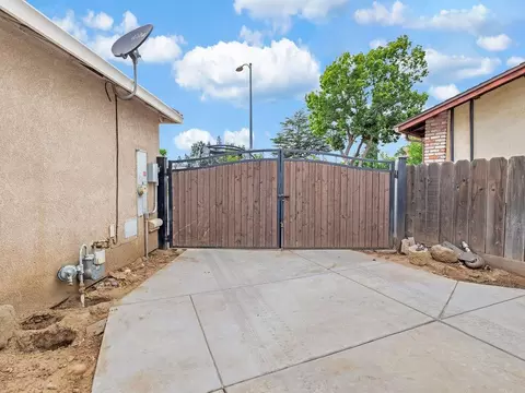 Exterior - 2248 Cherry Tree Ln, Riverbank, CA 95367 photo 8 of 11