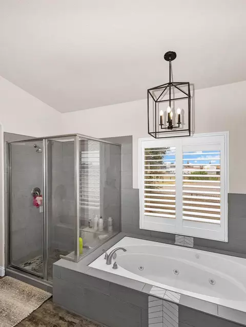 Bath - 2248 Cherry Tree Ln, Riverbank, CA 95367 photo 9 of 10
