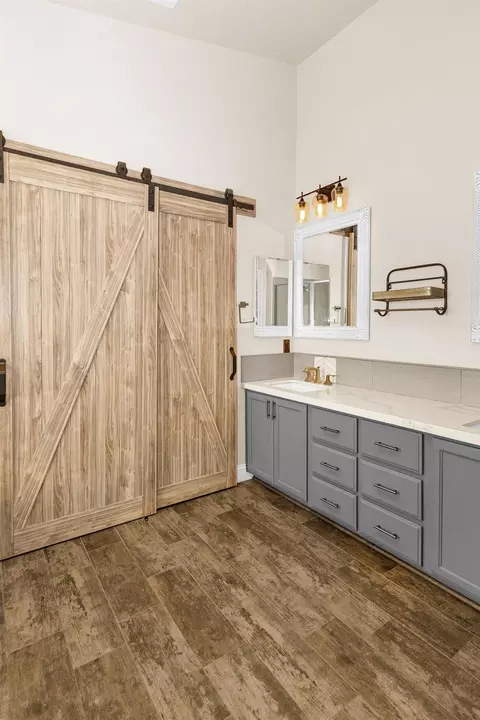 Bath - 2248 Cherry Tree Ln, Riverbank, CA 95367 photo 5 of 10