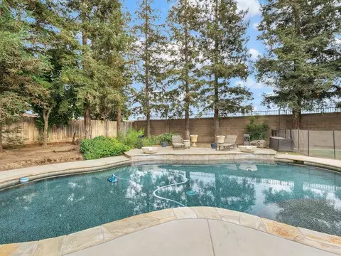 Exterior - 2248 Cherry Tree Ln, Riverbank, CA 95367 photo 7 of 11