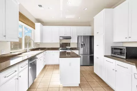 Kitchen - 2248 Cherry Tree Ln, Riverbank, CA 95367 photo 4 of 6