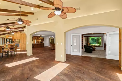 Entry Way - 20592 Ayers Rd, Escalon, CA 95320 photo 2 of 8