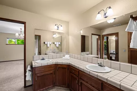 Bath - 20592 Ayers Rd, Escalon, CA 95320 photo 8 of 8