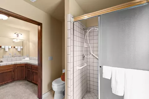 Bath - 20592 Ayers Rd, Escalon, CA 95320 photo 7 of 8