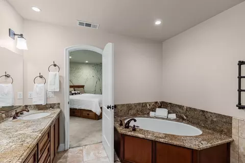 Bath - 20592 Ayers Rd, Escalon, CA 95320 photo 2 of 8