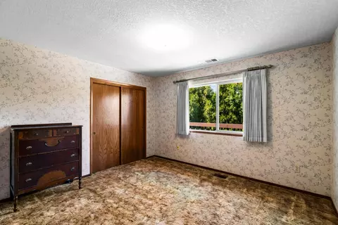 Bedroom - 20592 Ayers Rd, Escalon, CA 95320 photo 4 of 6