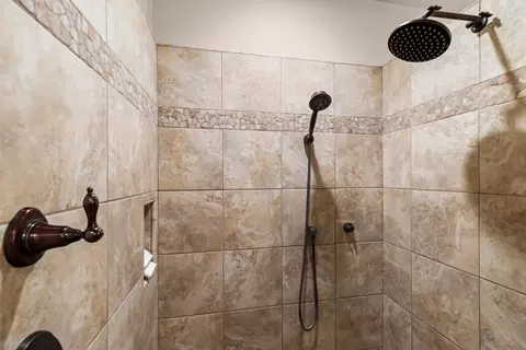 Bath - 20592 Ayers Rd, Escalon, CA 95320 photo 1 of 8
