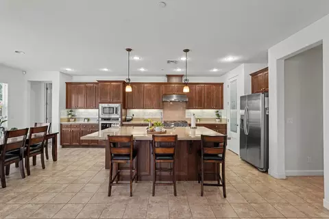 566 Fallsburg Ct, Brentwood, CA 94513