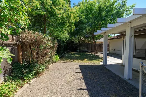 Exterior - 2704 Aston Ct, Modesto, CA 95355 photo 13 of 18