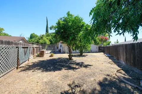 Exterior - 2704 Aston Ct, Modesto, CA 95355 photo 16 of 18