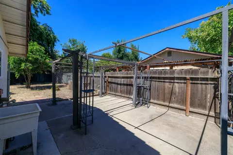 Exterior - 2704 Aston Ct, Modesto, CA 95355 photo 7 of 18