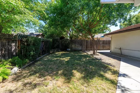 Exterior - 2704 Aston Ct, Modesto, CA 95355 photo 14 of 18