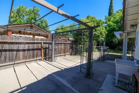 Exterior - 2704 Aston Ct, Modesto, CA 95355 photo 8 of 18