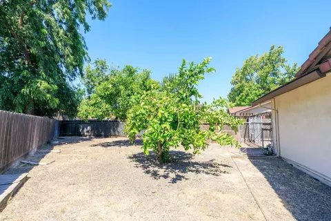 Exterior - 2704 Aston Ct, Modesto, CA 95355 photo 15 of 18