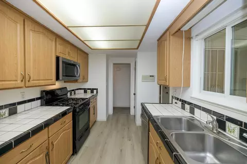Kitchen - 2704 Aston Ct, Modesto, CA 95355 photo 2 of 4