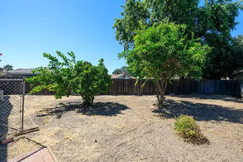 Exterior - 2704 Aston Ct, Modesto, CA 95355 photo 17 of 18