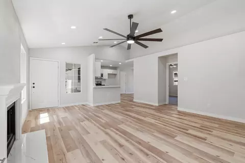 Living - 1129 La Mesa St, Escalon, CA 95320 photo 2 of 4