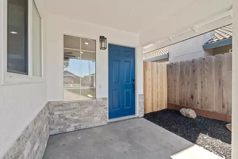 Exterior - 1129 La Mesa St, Escalon, CA 95320 photo 2 of 6