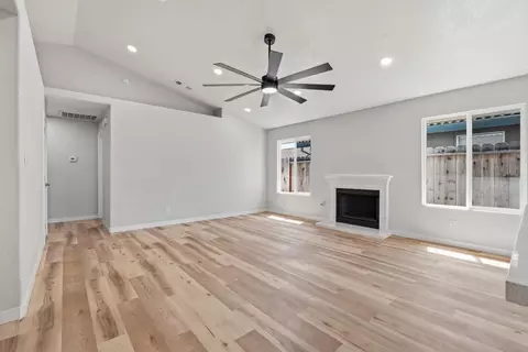 Living - 1129 La Mesa St, Escalon, CA 95320 photo 3 of 4