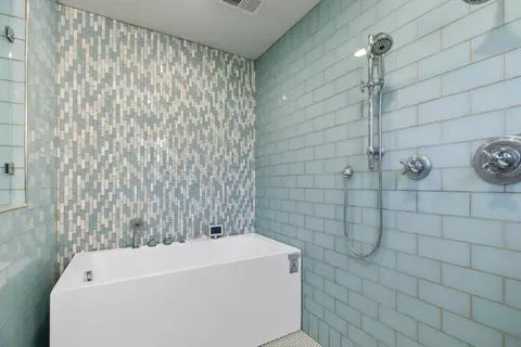 Bath - 209 Charles Ave, Manteca, CA 95336 photo 4 of 5