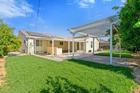 Exterior - 209 Charles Ave, Manteca, CA 95336 photo 7 of 12