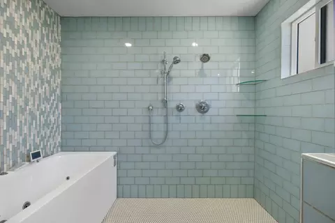 Bath - 209 Charles Ave, Manteca, CA 95336 photo 3 of 5