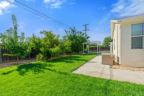 Exterior - 209 Charles Ave, Manteca, CA 95336 photo 10 of 12