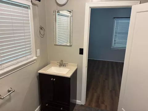 Bath - 318 Bodem St, Modesto, CA 95350 photo 1 of 3