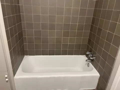 Bath - 318 Bodem St, Modesto, CA 95350 photo 3 of 3