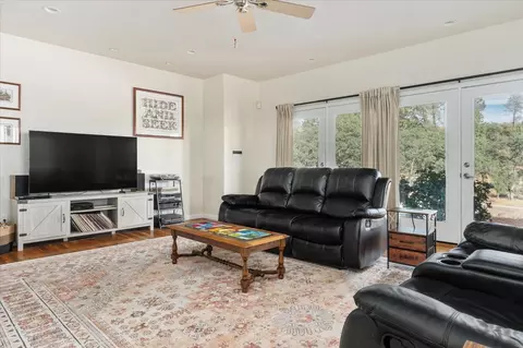 Living - 2375 Ponderosa, Murphys, CA 95247 photo 1 of 2