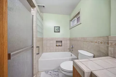 Bath - 5444 North Ave, Carmichael, CA 95608 photo 2 of 4