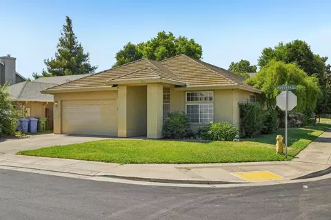 Exterior - 802 E Augusta St, Woodbridge, CA 95258 photo 2 of 5