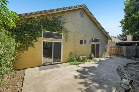 Exterior - 802 E Augusta St, Woodbridge, CA 95258 photo 3 of 5