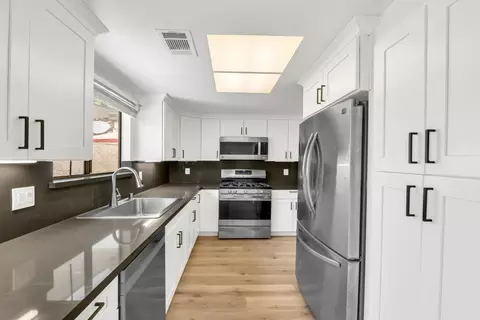 Kitchen - 4848 El Cemonte Ave #5, Davis, CA 95618 photo 1 of 2