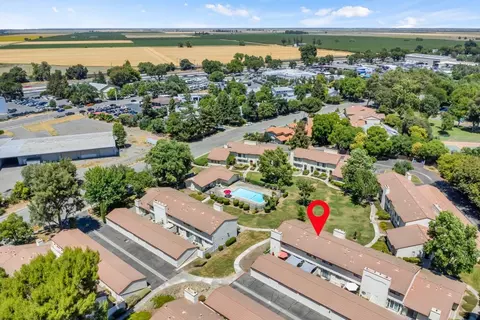 View/Area - 4848 El Cemonte Ave #5, Davis, CA 95618 photo 4 of 5