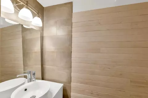 Bath - 4848 El Cemonte Ave #5, Davis, CA 95618 photo 1 of 5