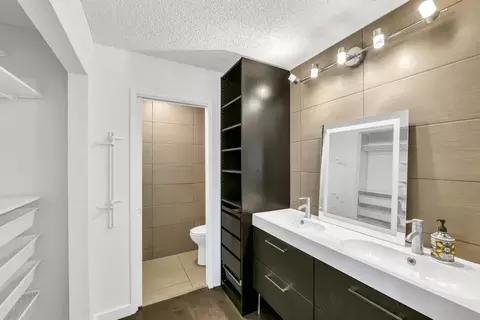 Bath - 4848 El Cemonte Ave #5, Davis, CA 95618 photo 3 of 5