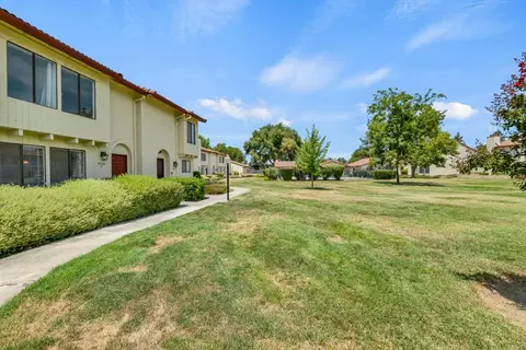 Exterior - 4848 El Cemonte Ave #5, Davis, CA 95618 photo 5 of 7