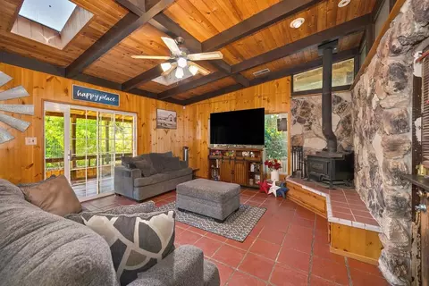 Living - 6405 Palm Dr, Carmichael, CA 95608 photo 2 of 7