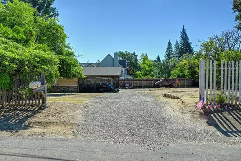 Exterior - 6405 Palm Dr, Carmichael, CA 95608 photo 10 of 16