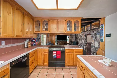 Kitchen - 6405 Palm Dr, Carmichael, CA 95608 photo 4 of 4