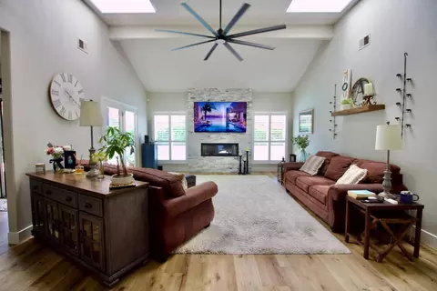 912 Bogarin Ln, Ripon, CA 95366 photo 2