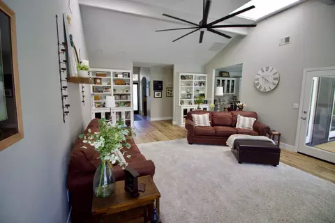912 Bogarin Ln, Ripon, CA 95366 photo 3