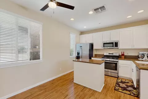 Kitchen - 1901 Fall River Dr, Linda, CA 95901 photo 5 of 11