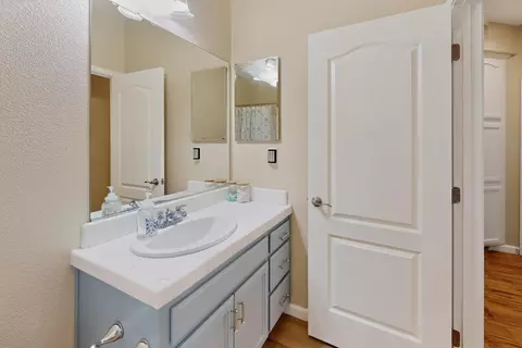 Bath - 1901 Fall River Dr, Linda, CA 95901 photo 3 of 3